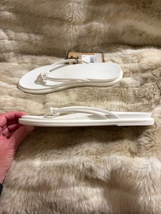 OluKai White Aka FlipFlops - Picture 6 of 8